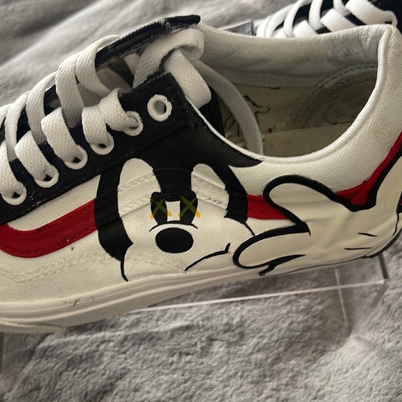 Custom hand painted Mickey Mouse Vans - Picture 3 of 3